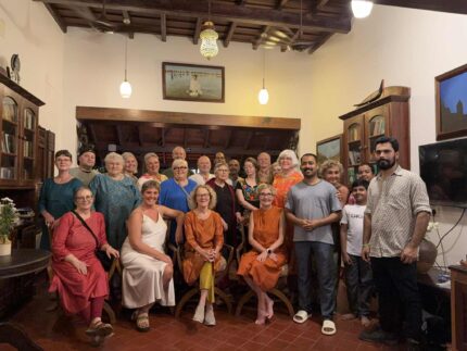 Hópurinn haustið 2025 á Secret Garden með vinum.